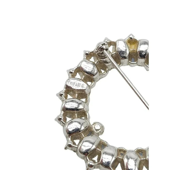 Trifari Blue Aurora Borealis Rhinestone Brooch Pin Silver Tone Vintage REPAIR - Picture 4 of 5